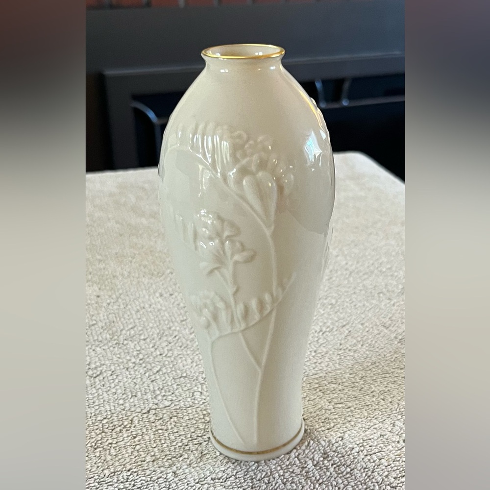 Lenox Bud vase Masterpiece Collection porcelain 7"